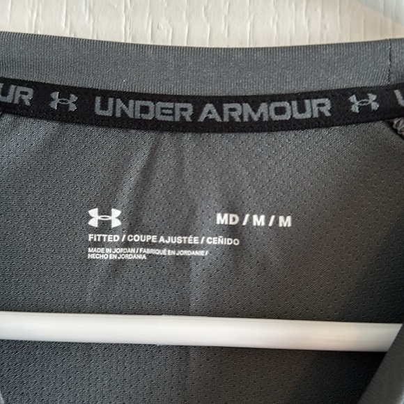 Men’s Small Under Armour Gray Short Sleeve Shirt - Picture 2 of 4